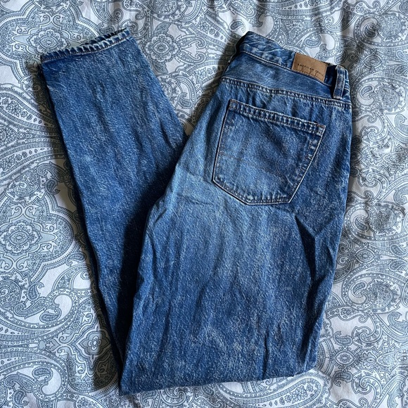 Mom Jeans - Picture 1 of 8